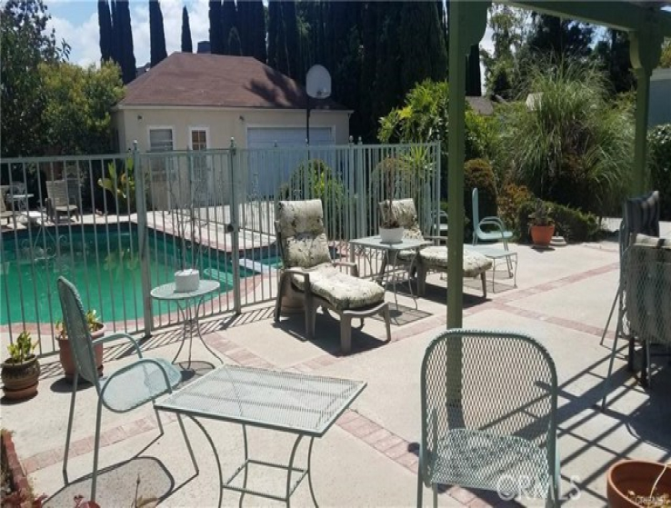 3 Bed Home for Sale in Hancock Park, California