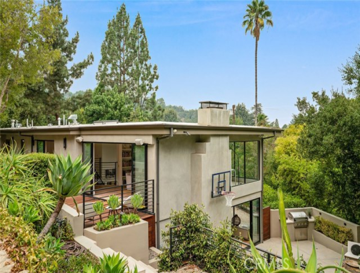 4 Bed Home for Sale in Studio City, California