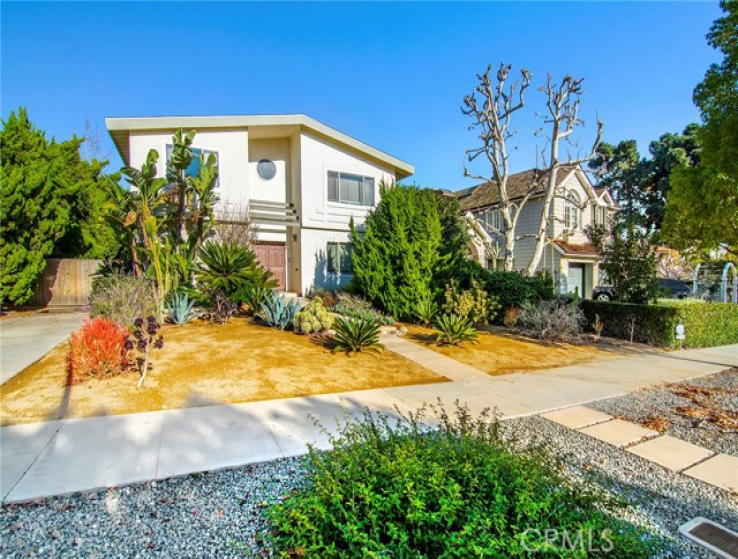 4 Bed Home for Sale in Santa Monica, California