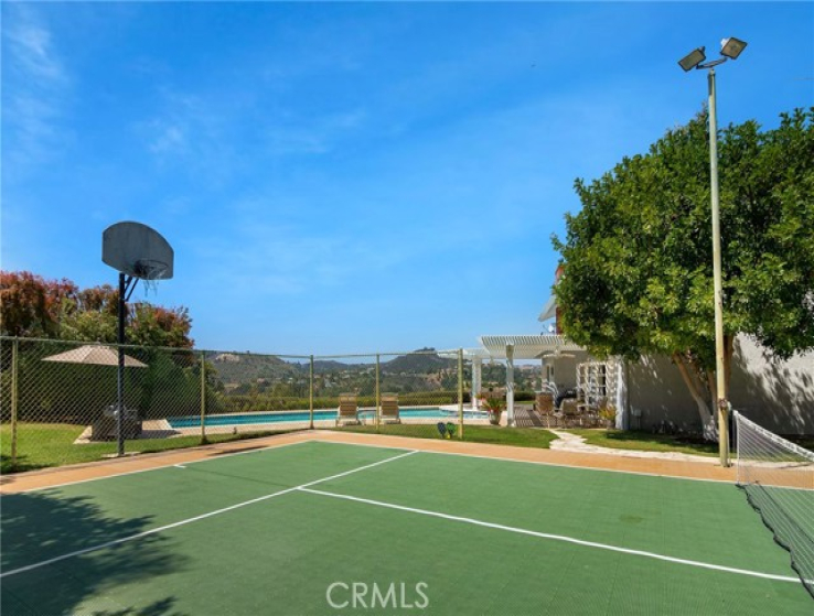 5 Bed Home for Sale in Calabasas, California