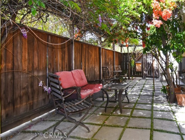 3 Bed Home to Rent in Studio City, California