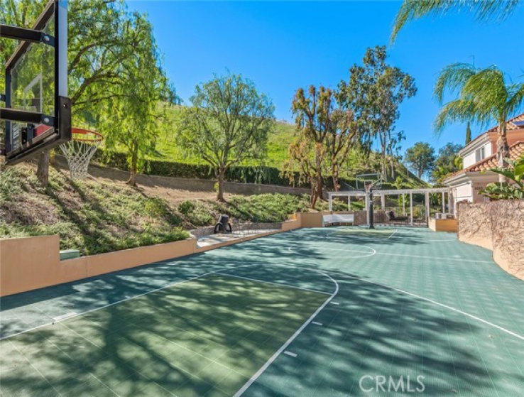 6 Bed Home for Sale in Calabasas, California