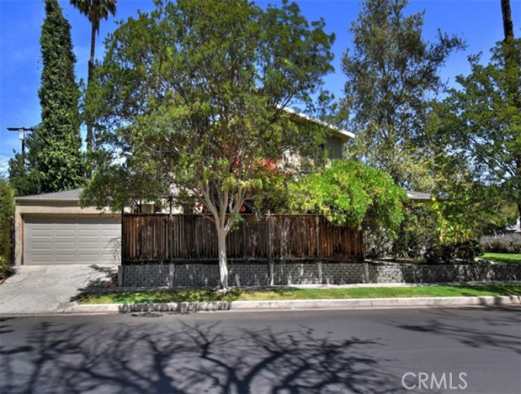 3 Bed Home to Rent in Studio City, California