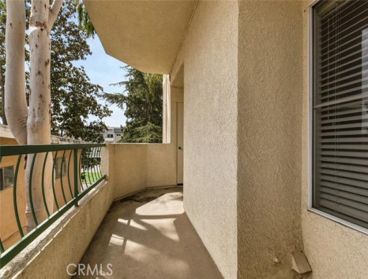 2 Bed Home to Rent in Sherman Oaks, California