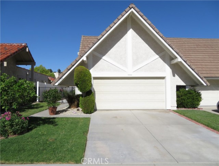 4 Bed Home to Rent in Valencia, California