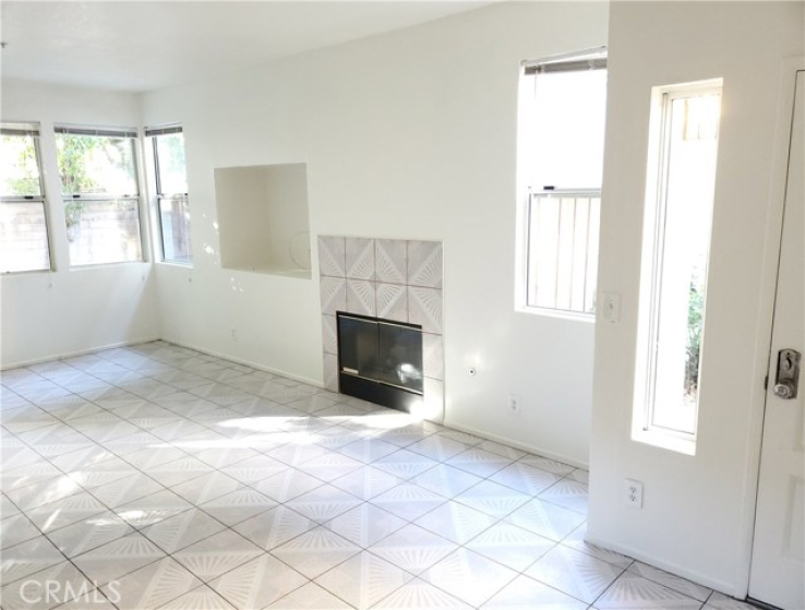 4 Bed Home to Rent in Winnetka, California