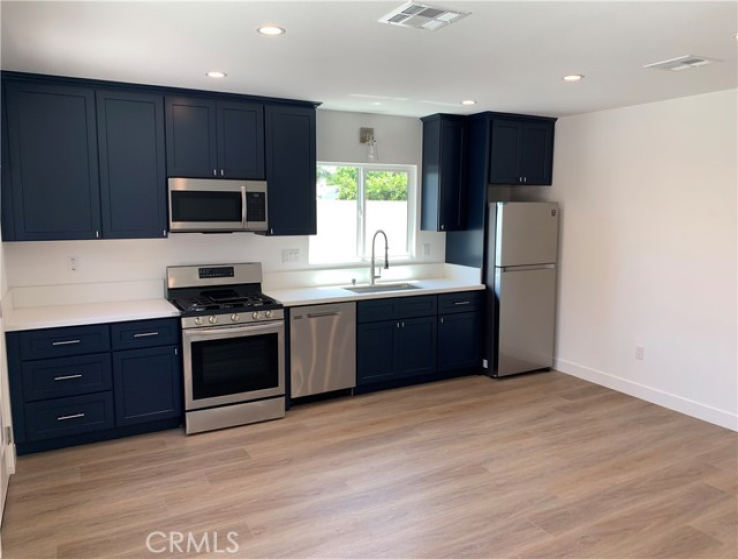 2 Bed Home to Rent in Van Nuys, California