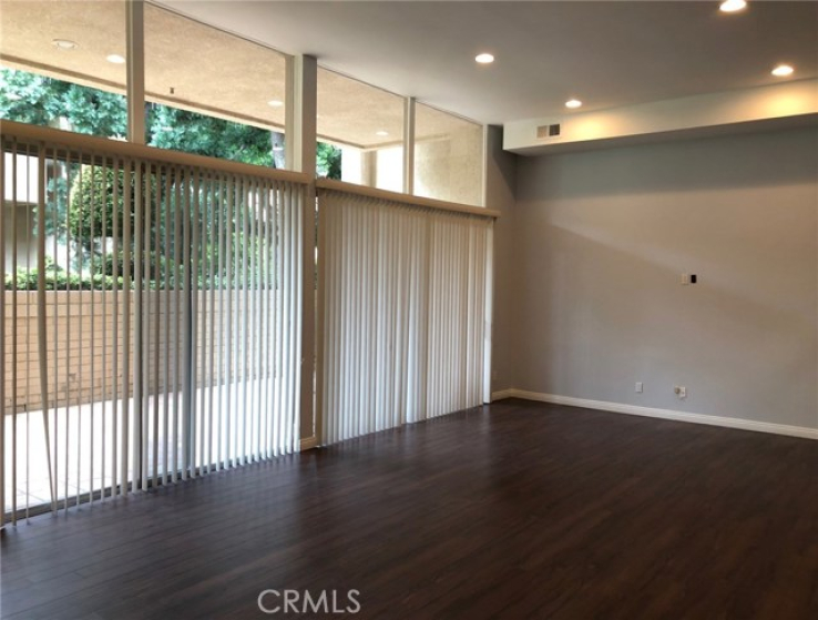 3 Bed Home to Rent in Encino, California