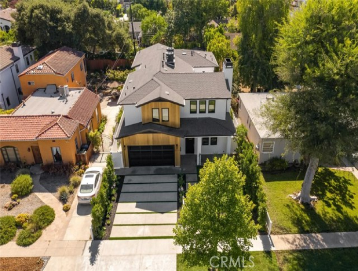 6 Bed Home for Sale in Studio City, California