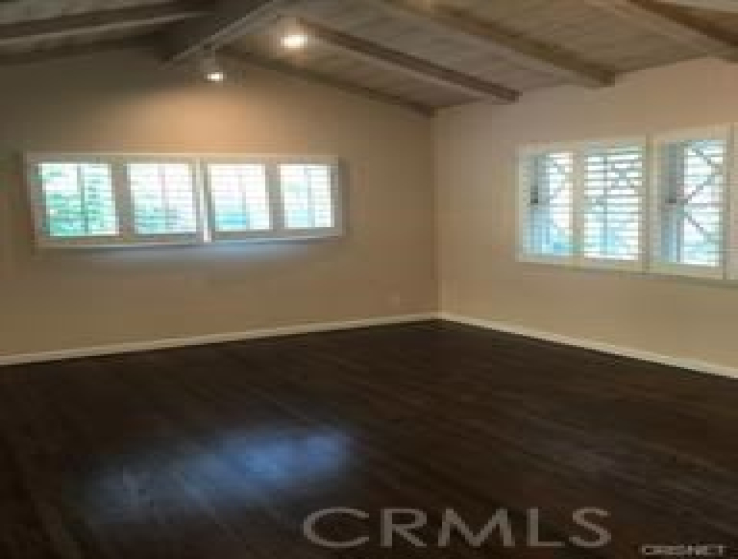 2 Bed Home to Rent in Studio City, California