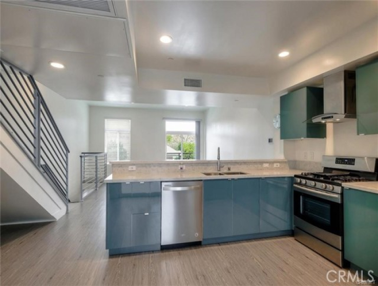 3 Bed Home to Rent in Studio City, California