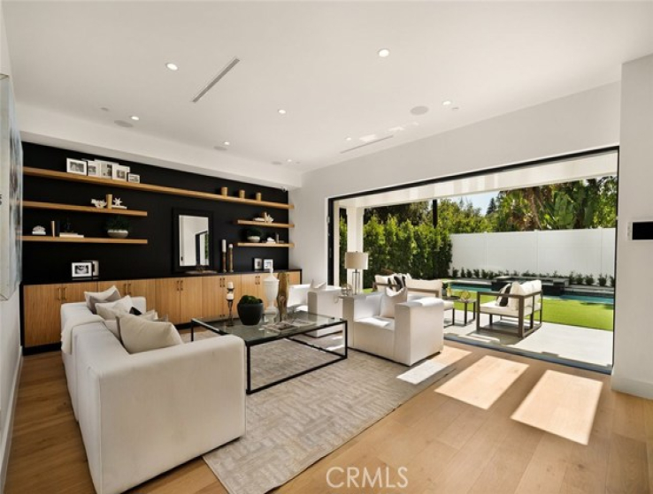 6 Bed Home for Sale in Studio City, California