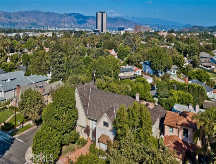 6 Bed Home for Sale in Toluca Lake, California