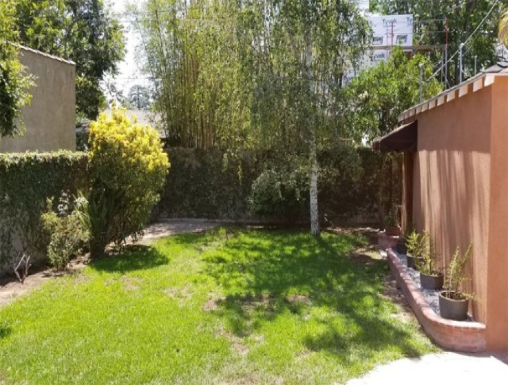 2 Bed Home to Rent in Studio City, California