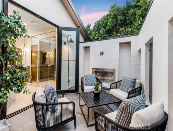 5 Bed Home for Sale in Studio City, California