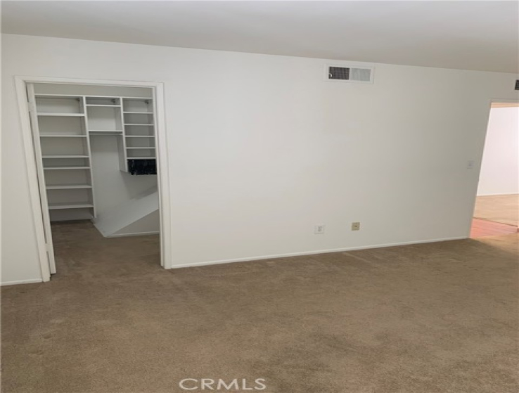 2 Bed Home to Rent in Studio City, California