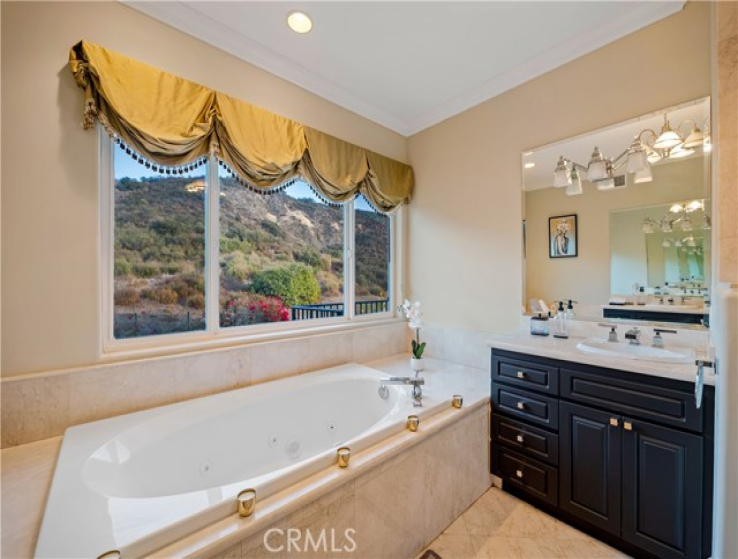 6 Bed Home for Sale in Calabasas, California