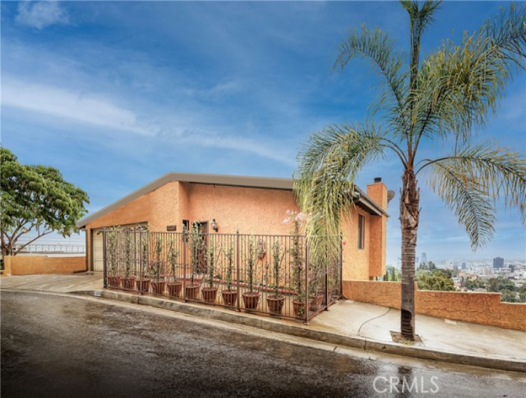 3 Bed Home to Rent in Los Angeles, California