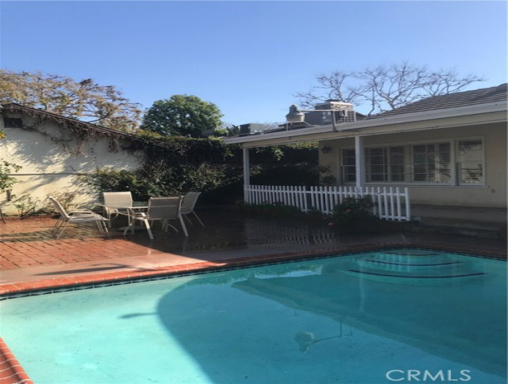 3 Bed Home to Rent in Studio City, California