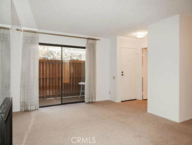 2 Bed Home to Rent in Studio City, California