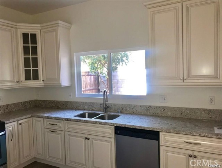 2 Bed Home to Rent in Valley Glen, California