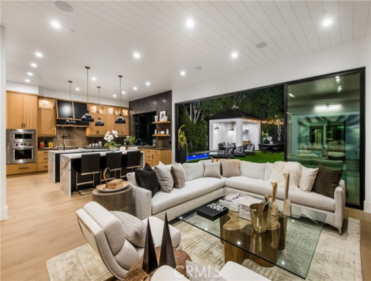 5 Bed Home for Sale in Studio City, California