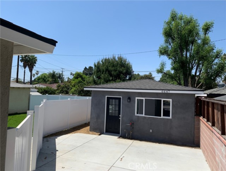 2 Bed Home to Rent in Van Nuys, California