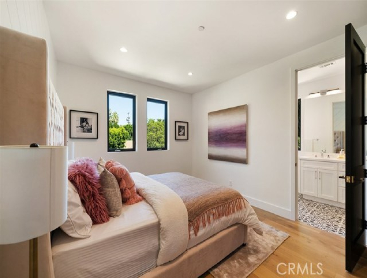 6 Bed Home for Sale in Studio City, California