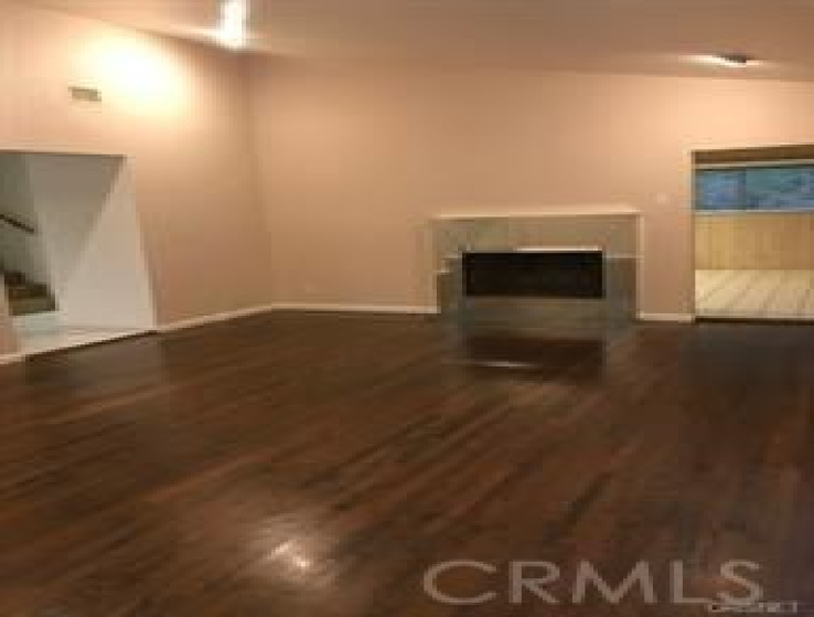 2 Bed Home to Rent in Studio City, California