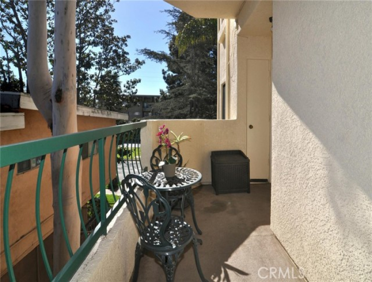 2 Bed Home to Rent in Sherman Oaks, California