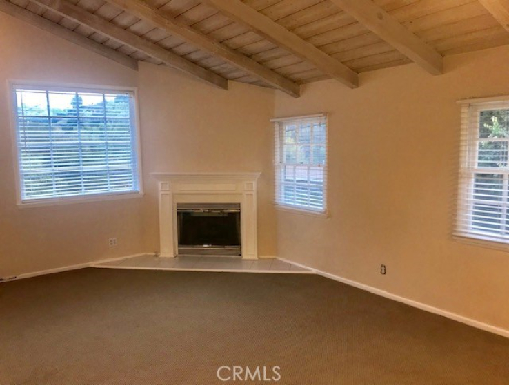 2 Bed Home to Rent in Studio City, California