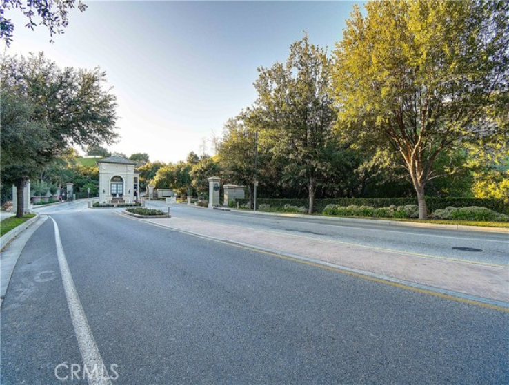 6 Bed Home for Sale in Calabasas, California