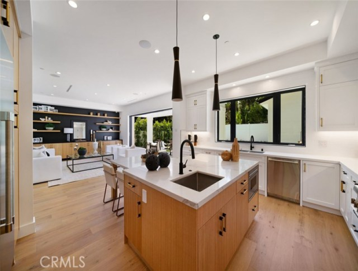 6 Bed Home for Sale in Studio City, California