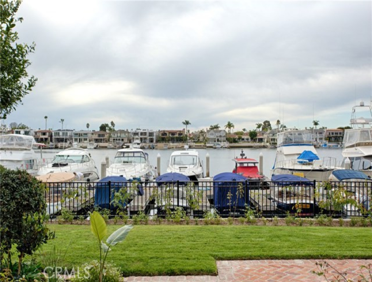 5 Bed Home to Rent in Newport Beach, California