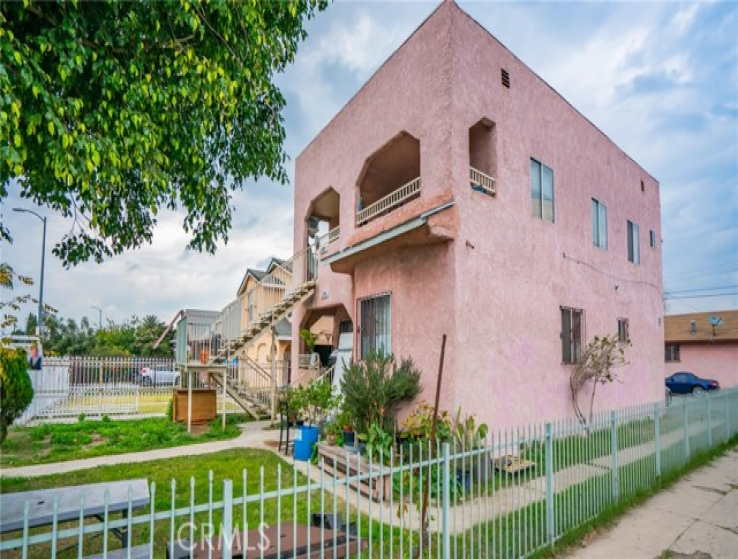  Income Home for Sale in Los Angeles, California