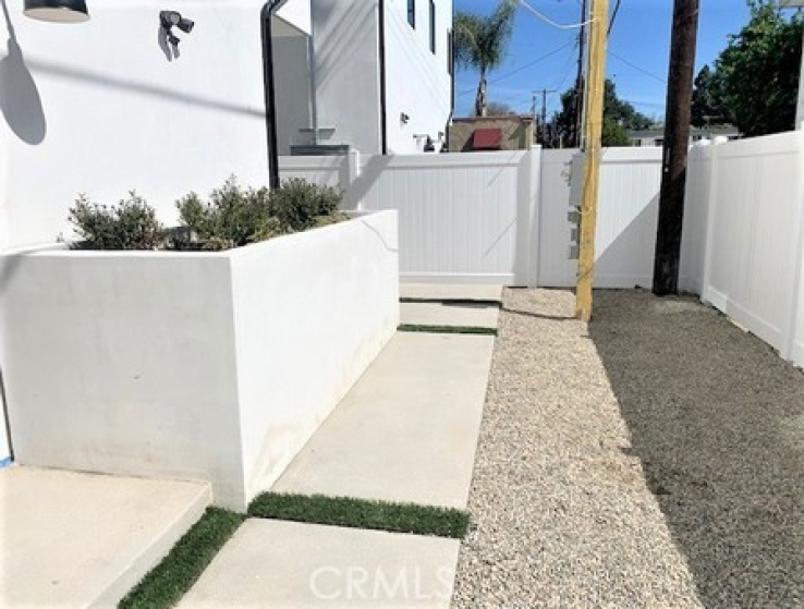 3 Bed Home to Rent in North Hollywood, California