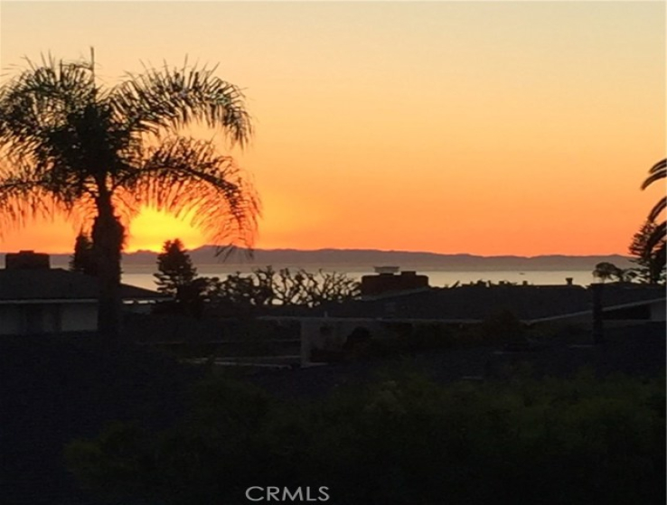 3 Bed Home to Rent in Corona del Mar, California