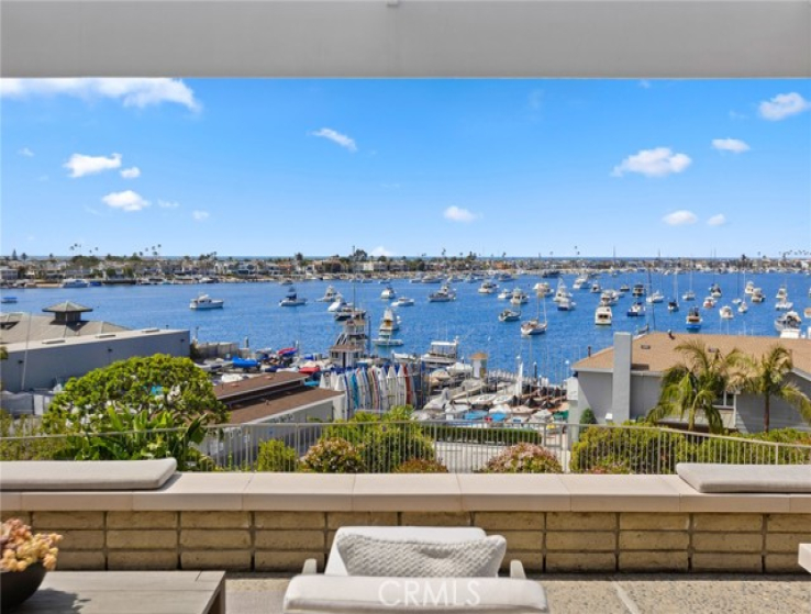 2 Bed Home to Rent in Corona del Mar, California