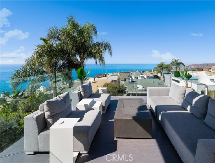 4 Bed Home to Rent in Laguna Beach, California