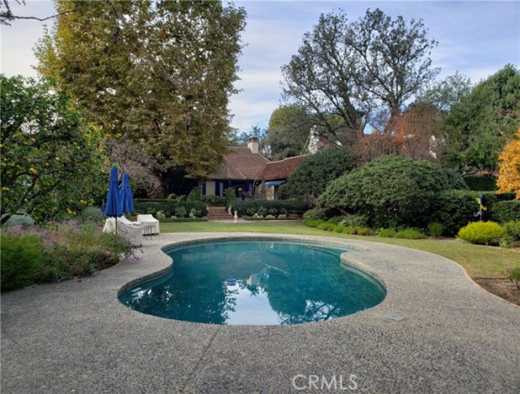 6 Bed Home for Sale in Pasadena, California