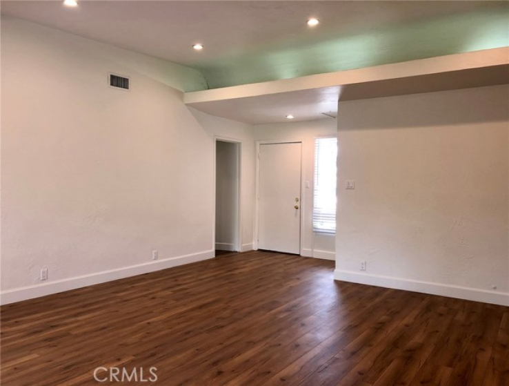 2 Bed Home to Rent in Lake Balboa, California