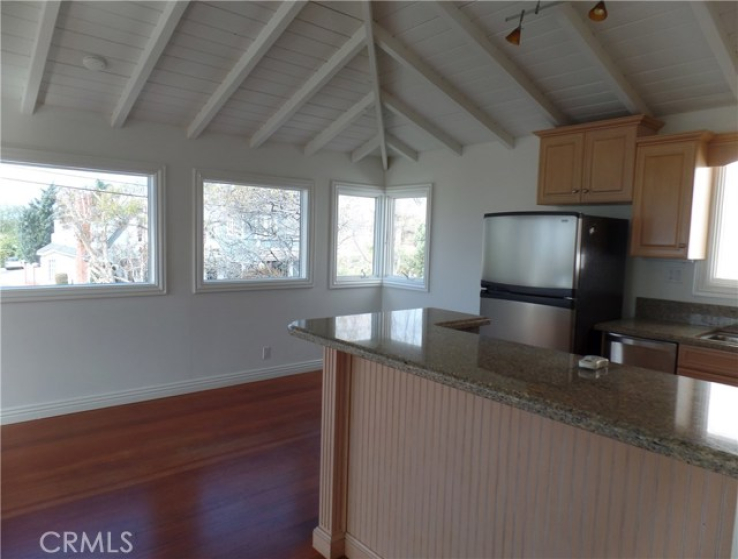 2 Bed Home to Rent in Corona del Mar, California