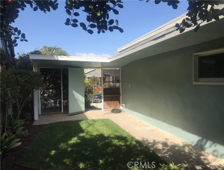 3 Bed Home to Rent in Corona del Mar, California