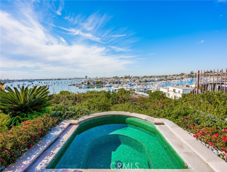 3 Bed Home to Rent in Corona del Mar, California