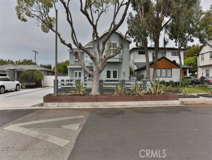 6 Bed Home for Sale in Mar Vista, California