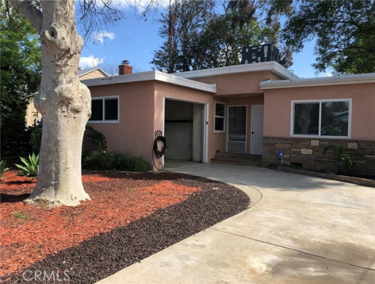 2 Bed Home to Rent in Lake Balboa, California