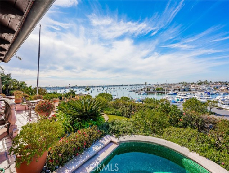 3 Bed Home to Rent in Corona del Mar, California