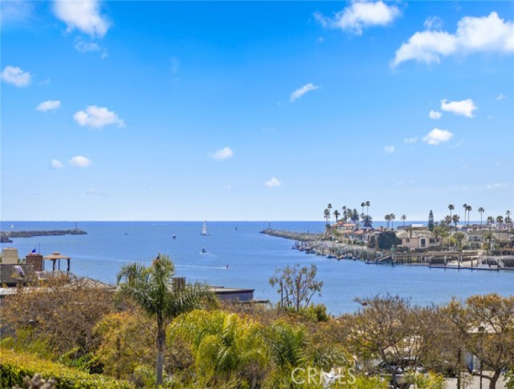 2 Bed Home to Rent in Corona del Mar, California