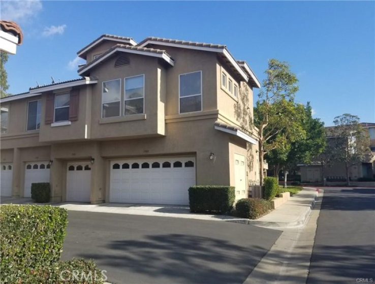 2 Bed Home to Rent in Anaheim Hills, California