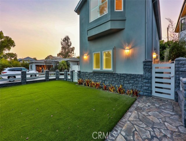 6 Bed Home for Sale in Mar Vista, California